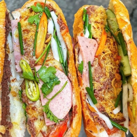 Bánh mì ngon Thạnh Lộc Quận 12 - Tiệm Hoàng Phúc Giòn Thơm, Đầy Đặn